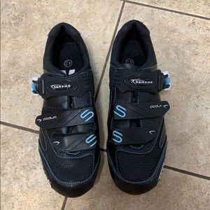 Brand new Serfas cycling shoes !!